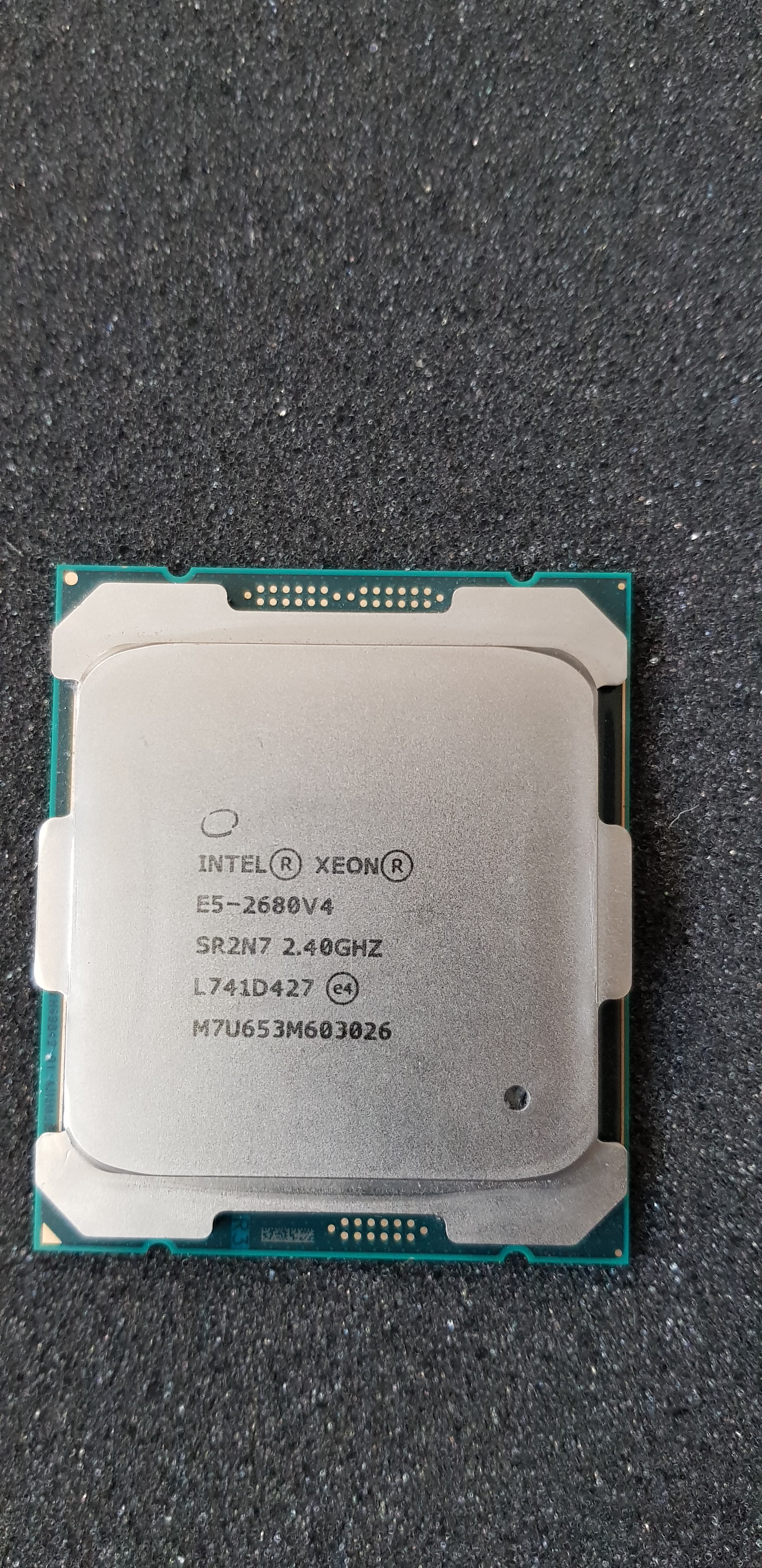 Intel Xeon E5-2680 v4 Tetradeca-core (14コア) 2.40 GHz